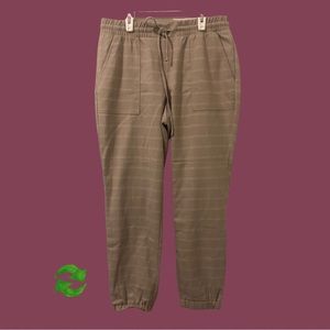 Nine West women’s pants, size medium.